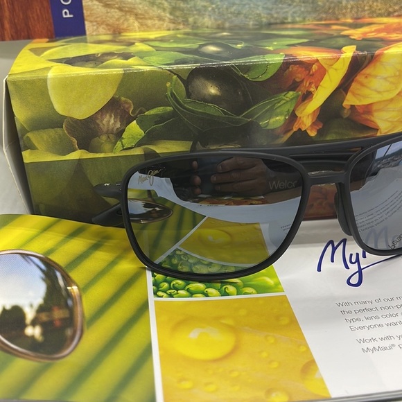 BNIB Maui Jim Sport MJ 437 Black w Silver Mirror Polarized Unisex style - Picture 9 of 10